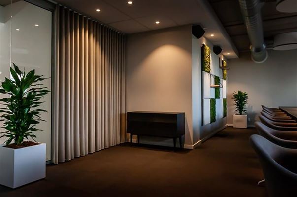 Indeklimagardiner giver bedre arbejdsforhold